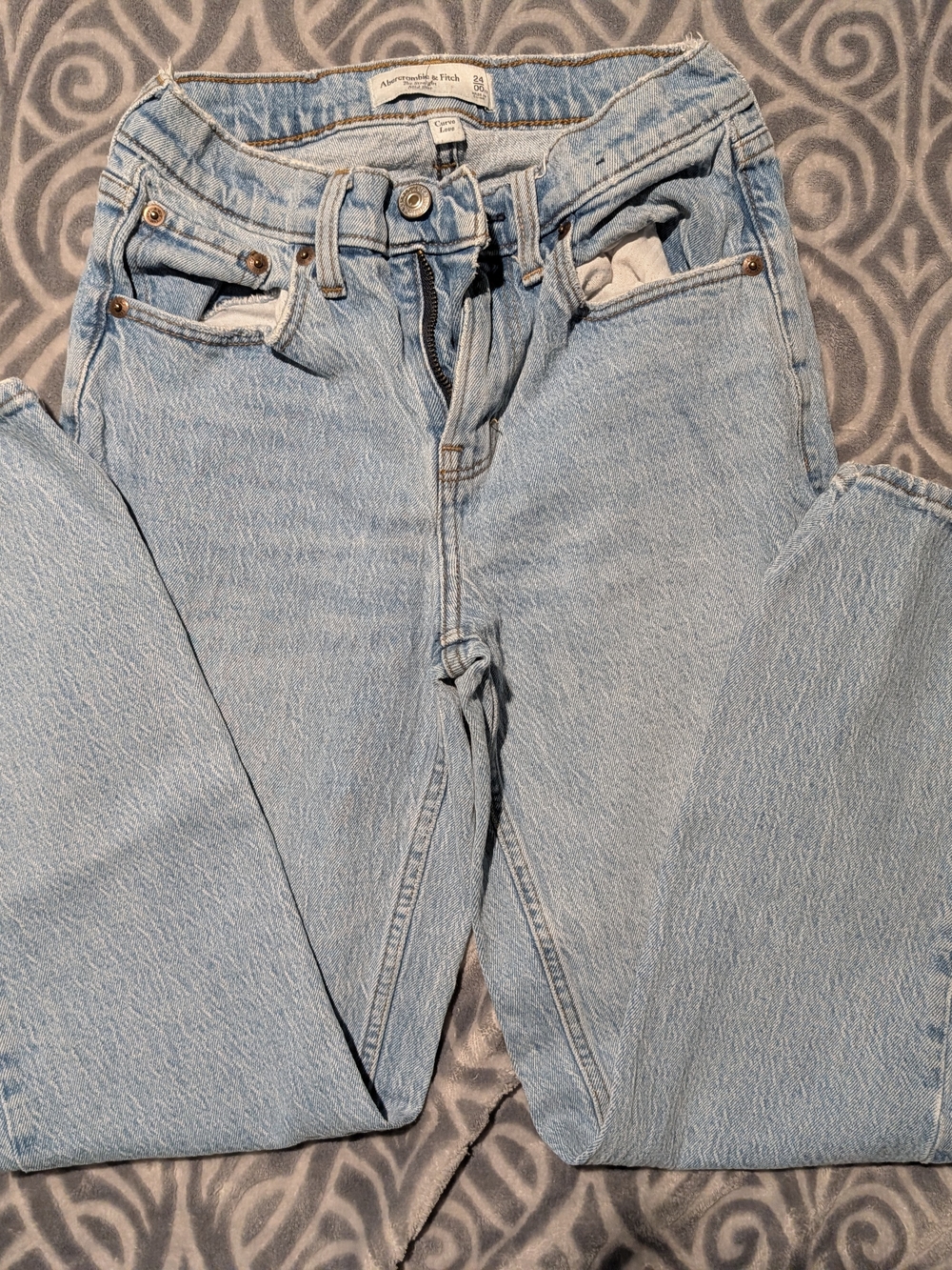 Abercrombie & Fitch Light Wash Relaxed Fit Women's Jeans